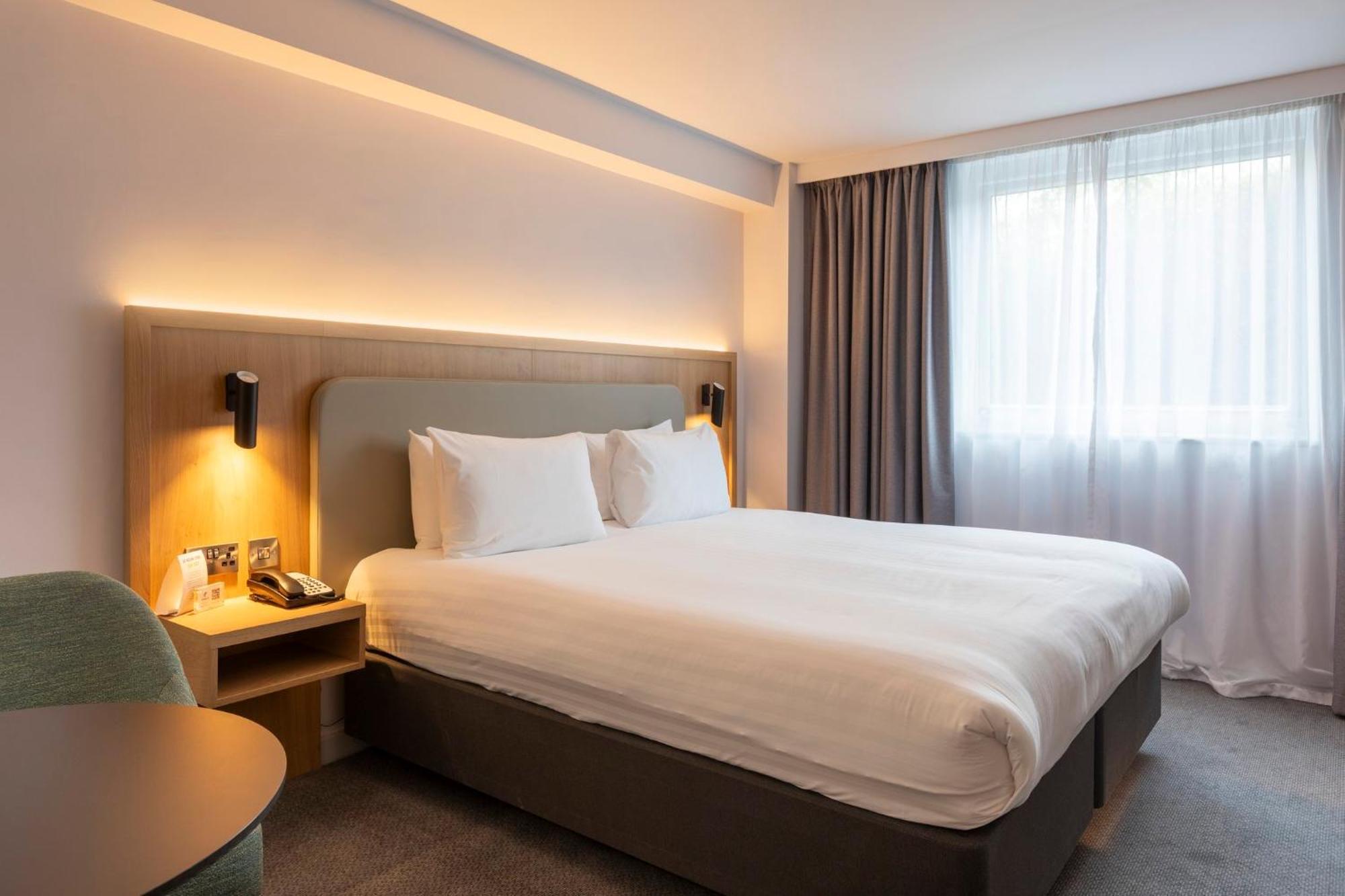 Holiday Inn Brentwood By Ihg Екстер'єр фото