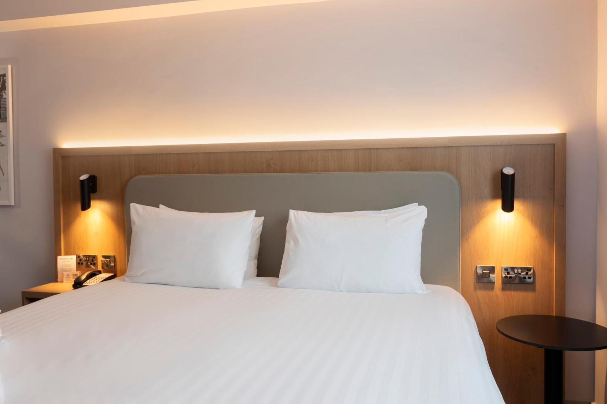 Holiday Inn Brentwood By Ihg Екстер'єр фото